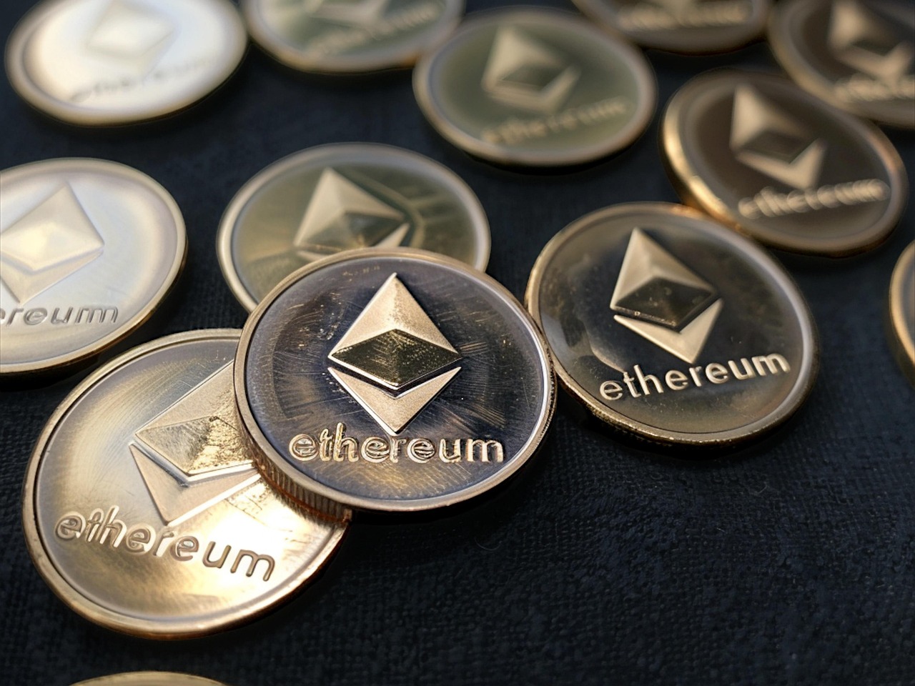 美商务部长之子Brandon联合Tether、软银及Bitfinex成立21 Capital！注资比特币 挑战微策略